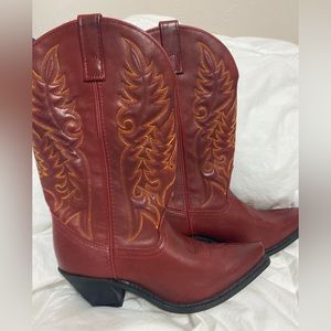 Beautiful Laredo woman’s cowboy boot
